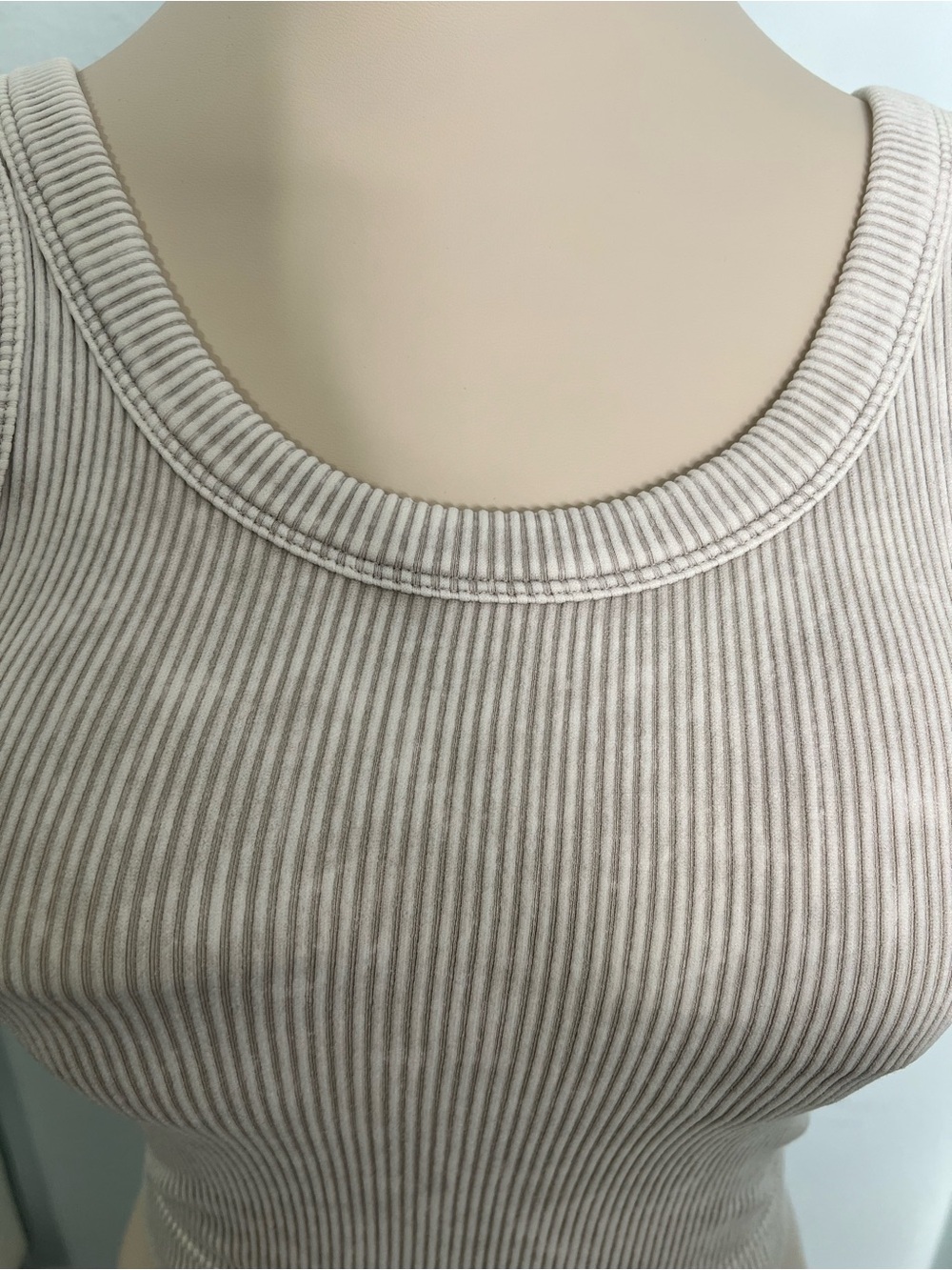 NWOT. Zenana Cropped Tank #043 - Picture 2 of 3